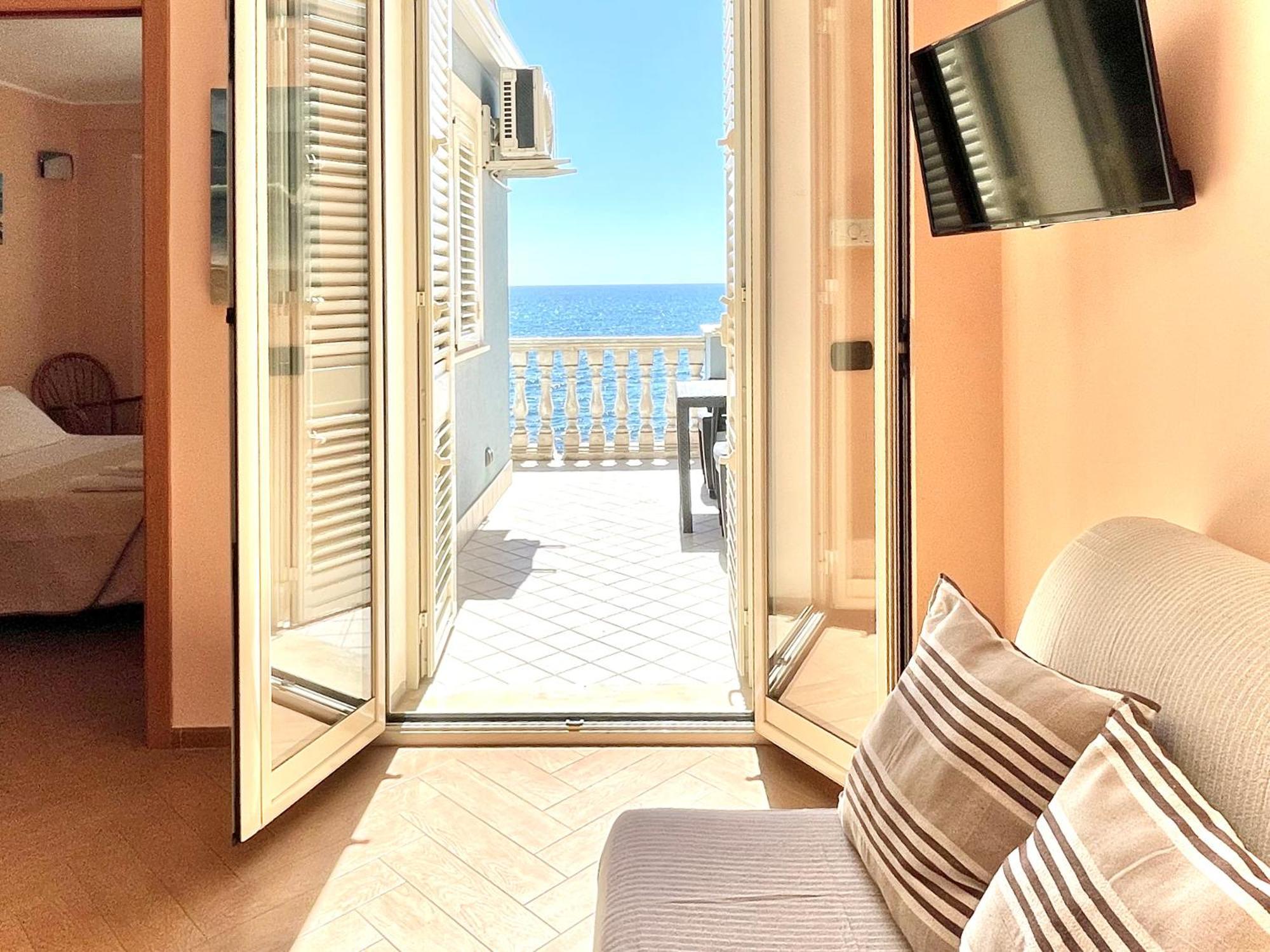 Maremare Apartments Giardini Naxos Exteriér fotografie